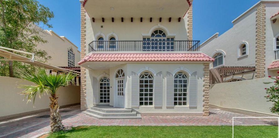 5 bedrooms Villa in Umm Suqeim, UAE No. 194626