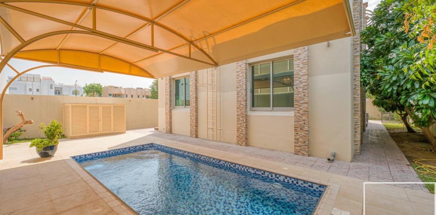 5 bedrooms Villa in Al Safa 2, UAE No. 194627