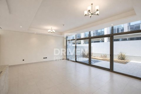 Вилла с 5 спальнями в Liwan, ОАЭ №210013
