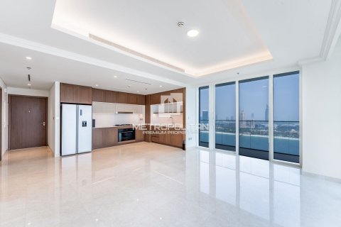 Appartement de 3 chambres à EMAAR Beachfront, UAE No. 129026 4