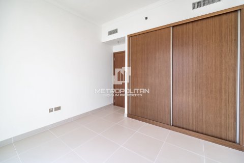 Appartement de 3 chambres à EMAAR Beachfront, UAE No. 129026 16