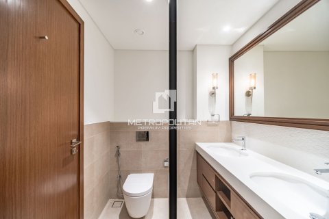 Appartement de 3 chambres à EMAAR Beachfront, UAE No. 129026 25