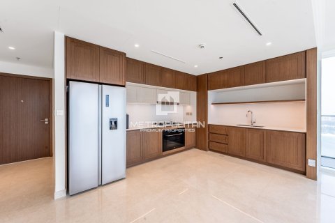 Appartement de 3 chambres à EMAAR Beachfront, UAE No. 129026 7