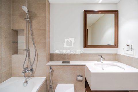 Appartement de 3 chambres à EMAAR Beachfront, UAE No. 129026 20