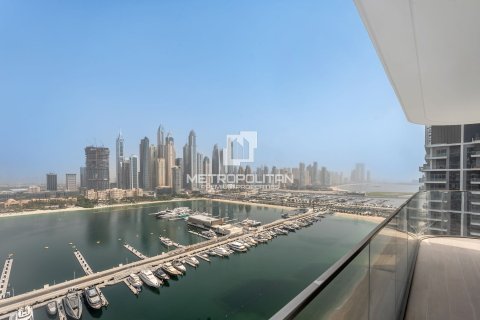 Appartement de 3 chambres à EMAAR Beachfront, UAE No. 129026