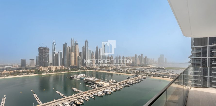 Appartement de 3 chambres à EMAAR Beachfront, UAE No. 129026