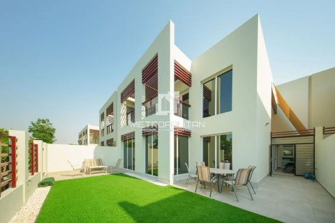 Villa de 3 dormitorios en Mina Al Arab, UAE No. 129948