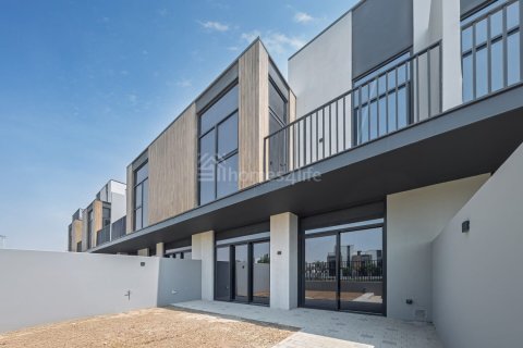 Townhouse de 3 dormitorios en Mudon, UAE No. 168631