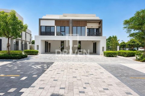 Villa de 5 chambres à Aura, UAE No. 204396