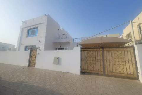 4 bedrooms Villa in Muscat, Oman No. 106730