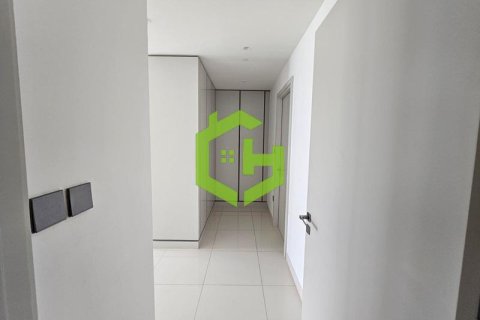 Квартира с 2 спальнями в EMAAR Beachfront, ОАЭ №35403 7