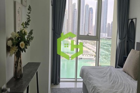 Квартира с 2 спальнями в EMAAR Beachfront, ОАЭ №35403 4