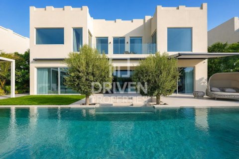 5 bedrooms Villa in Meadows, UAE No. 209369