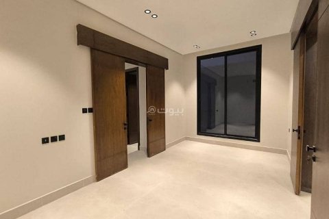 Villa de 5 dormitorios en Riyadh, Saudi Arabia No. 60049 7