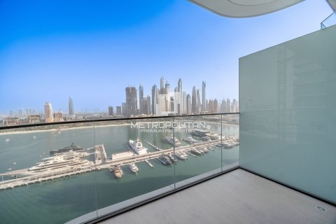 Appartement de 2 chambres à EMAAR Beachfront, UAE No. 129517