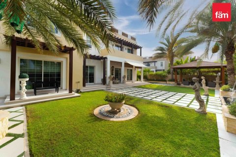 5 bedrooms Villa in Dubai, UAE No. 168560