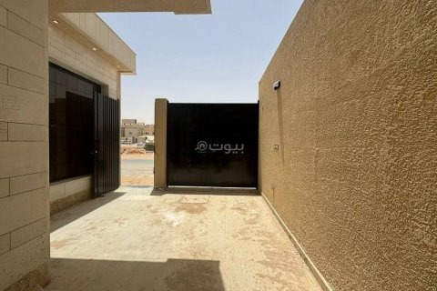 Villa de 4 dormitorios en Riyadh, Saudi Arabia No. 62822 6