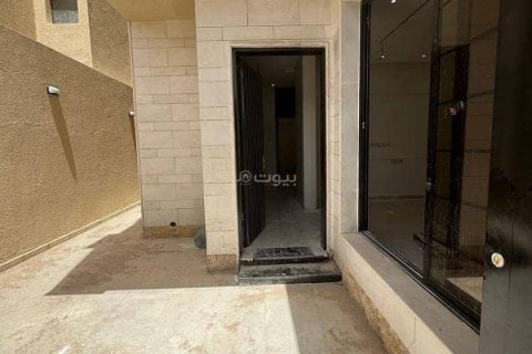 Villa de 4 dormitorios en Riyadh, Saudi Arabia No. 62822 3