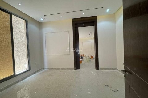 Villa de 4 dormitorios en Riyadh, Saudi Arabia No. 62822 11