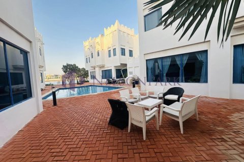 5 bedrooms Villa in Doha, Qatar No. 57297 8