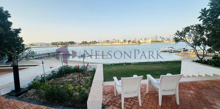 5 bedrooms Villa in Doha, Qatar No. 57297