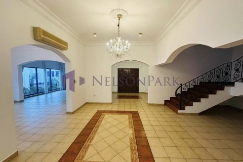 5 bedrooms Villa in Doha, Qatar No. 57297 5
