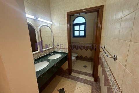 5 bedrooms Villa in Doha, Qatar No. 57297 25