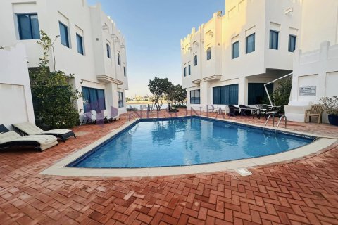 5 bedrooms Villa in Doha, Qatar No. 57297 3