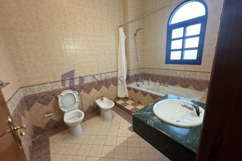 5 bedrooms Villa in Doha, Qatar No. 57297 17