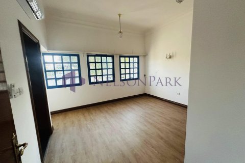 5 bedrooms Villa in Doha, Qatar No. 57297 9
