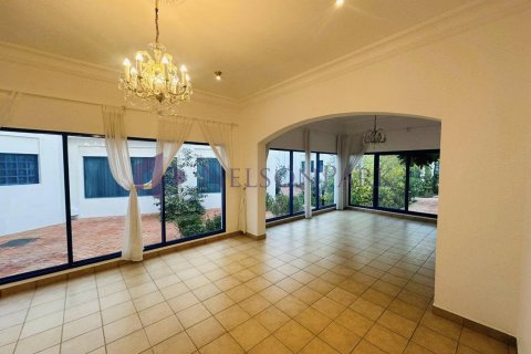 5 bedrooms Villa in Doha, Qatar No. 57297 12