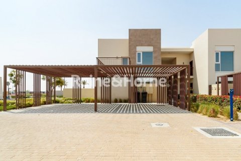 2 bedrooms Villa in Dubai, UAE No. 156308