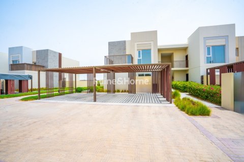 Villa de 3 dormitorios en Dubai, UAE No. 156307