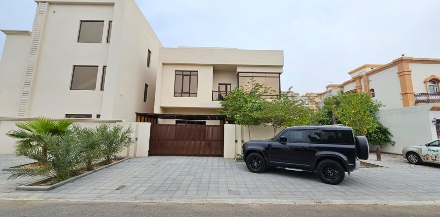 5 bedrooms Villa in Muscat, Oman No. 54376