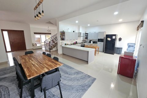 5 bedrooms Villa in Muscat, Oman No. 54376 3