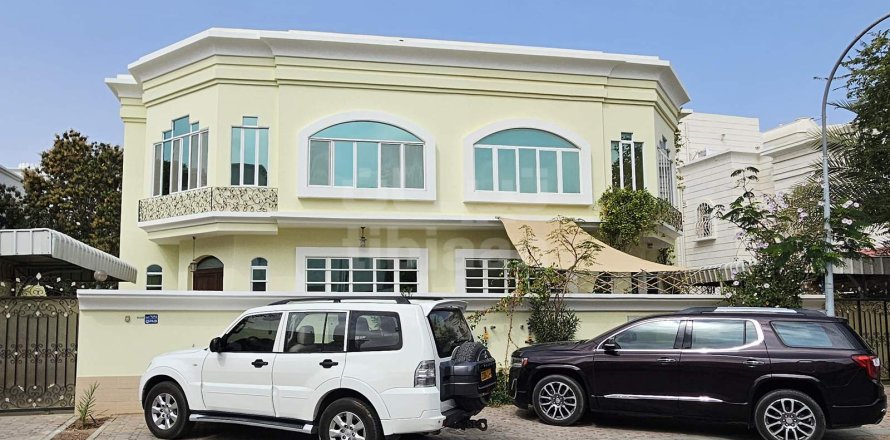 5 bedrooms Twin Villa in Muscat, Oman No. 53581