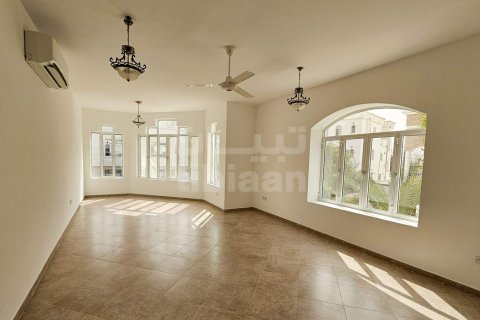 5 bedrooms Twin Villa in Muscat, Oman No. 53581 8