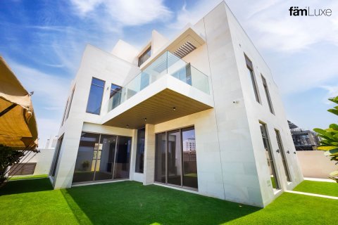 6 bedrooms Villa in Dubai, UAE No. 207722