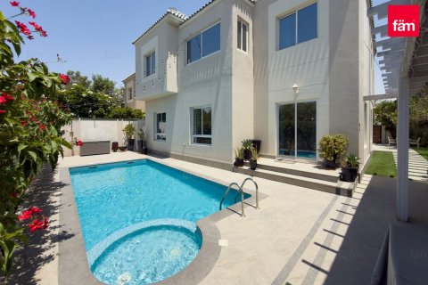 5 bedrooms Villa in Dubai, UAE No. 166061