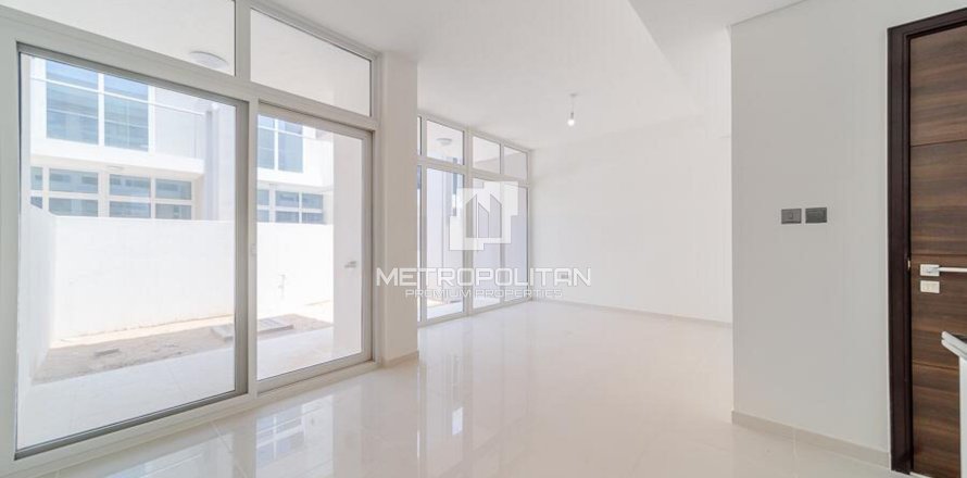 Townhouse de 3 dormitorios en DAMAC Hills (Akoya by DAMAC), UAE No. 128281