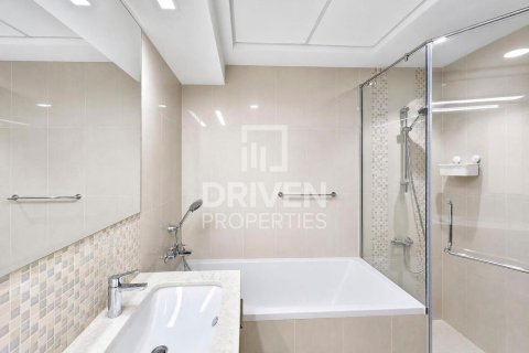 Квартира с 2 спальнями в Bellevue Towers, ОАЭ №199901 12
