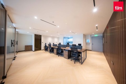 163.7m² Office in Dubai, UAE No. 166936
