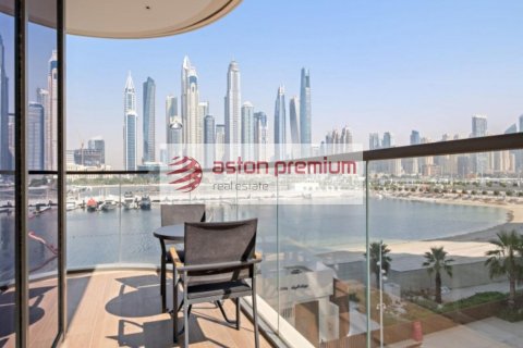 Appartement de 3 chambres à EMAAR Beachfront, UAE No. 200110