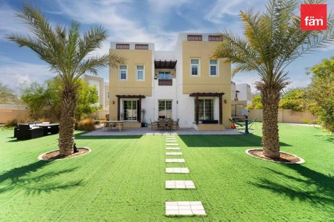 Villa de 3 dormitorios en Dubai, UAE No. 160659