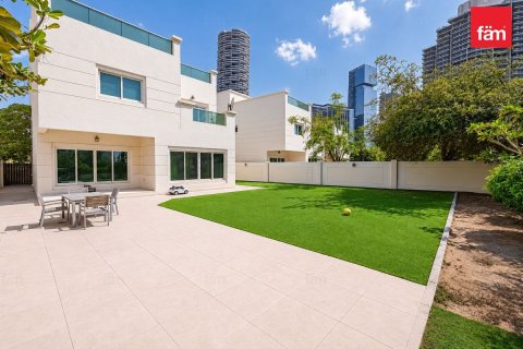 4 bedrooms Villa in Dubai, UAE No. 186371