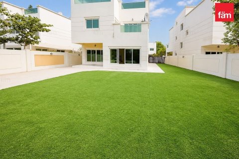 4 bedrooms Villa in Dubai, UAE No. 186371 16