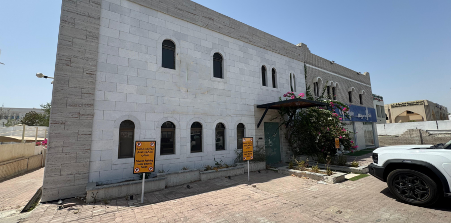 6 bedrooms Commercial property in Madinat as'Sultan Qaboos, Oman No. 66941