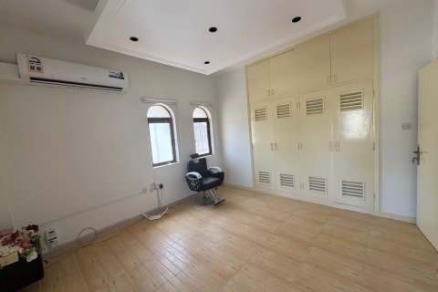 6 bedrooms Commercial property in Madinat as'Sultan Qaboos, Oman No. 66941 6