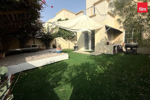 2 bedrooms Villa in Dubai, UAE No. 203436