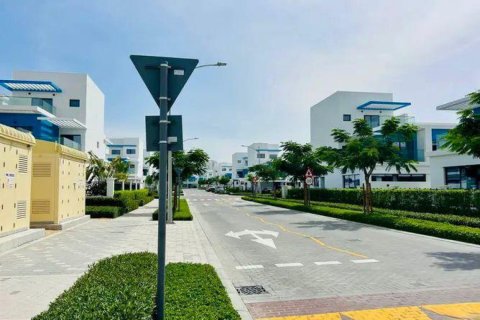 Таунхаус с 4 спальнями в Damac Lagoons, ОАЭ №166171 3
